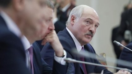 "А кушать что будем?": Лукашенко вновь отказался от карантина в Беларуси