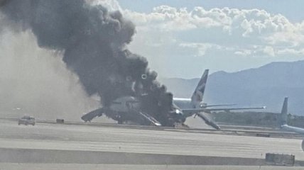 Пожар на борту британского самолета в аэропорту Лас-Вегаса (Видео)