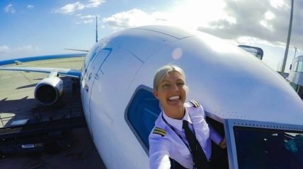 Красивая девушка-пилот стала звездой Instagram (Фото)