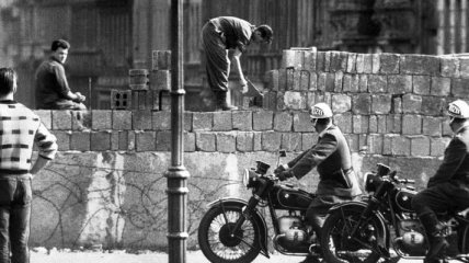 Падение Берлинской стены: 25 лет спустя (Фото) 