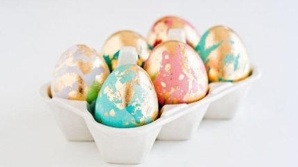 Делаем пасхальные яйца: 20 интересных способов