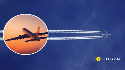 Літак в небі