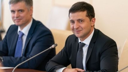 Зеленский поручил упростить перемещение товаров с Донбассом