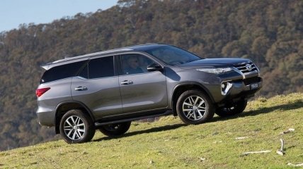 Toyota начала продажу нового поколения кроссовера Fortuner