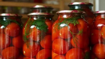 Консервированные помидоры - простой рецепт