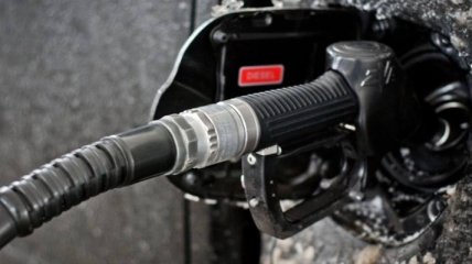 Налоговики незаконно выкачивают бензин из АЗС в Черновцах