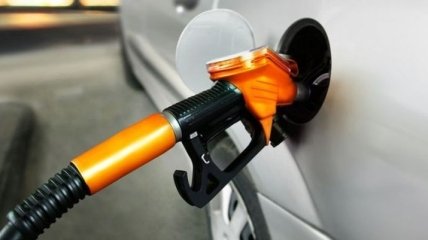 Эксперты: Бензин начнет дорожать когда доллар дойдет до 15 грн
