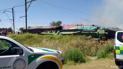 18 человек погибли в результате столкновения поезда с грузовиком в ЮАР