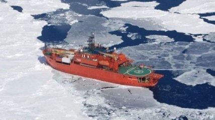 Ледокол "Сюэлун" попытается вырваться из ледового плена 6 января