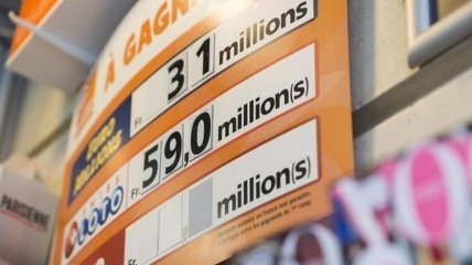 Во Франции мужчина купил группе бездомных лотерейный билет: они выиграли 50 тысяч евро
