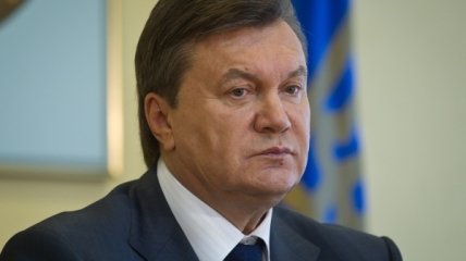 Янукович вручил ключи от школьных автобусов директорам школ