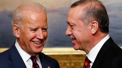 Признание Байденом геноцида армян злит Турцию, но Эрдоган не может дать резкий ответ