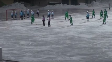 В России хоккейные команды в матче забили 20 голов в свои ворота (Видео)