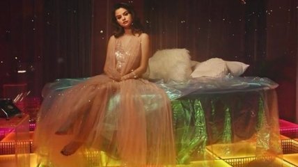 Селена Гомес выпустила сказочный клип на песню "Rare" (Видео)