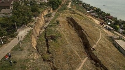 На Прикарпатье из-за оползня перекрыт проезд к пяти горным селам