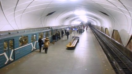 В метро Москвы акция - продавать билеты за приседания