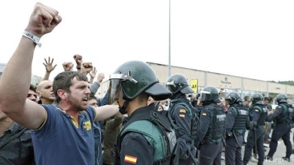 Украинцам советуют не участвовать в массовых акциях, проходящих в Испании