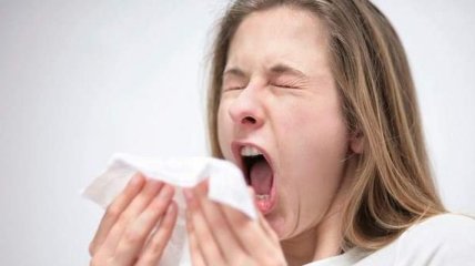 Болезнь от которой чихают 20 раз в минуту (Видео)