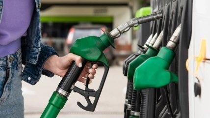 Українські АЗС змінили ціни на бензин та дизель: скільки тепер коштує ними заправитися