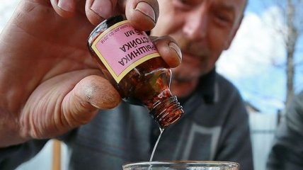 Премьер РФ Медведев запретил продавать "боярышник" дешевле водки