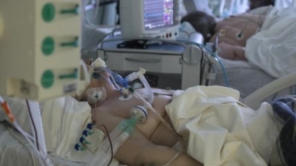 Больницы в Украине забиты пациентами с COVID-19, но министр Степанов настаивает, что половина коек пустует