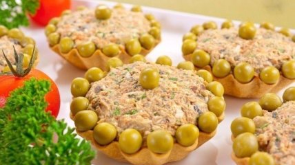 Корзинки с салатом из куриной печени