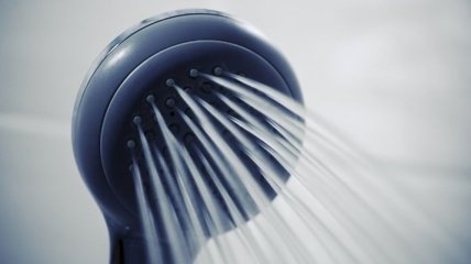 Помогает стать лучше: 5 причин начать принимать холодный душ