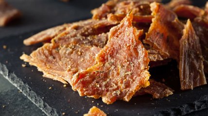 Куриные джерки в сушилке (видео)