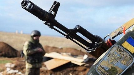 Оккупанты более десятка раз обстреляли позиции ВСУ - два украинских бойца получили ранения