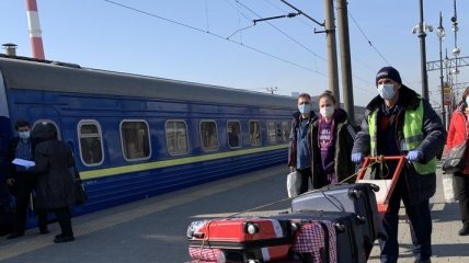 Эвакуированные из РФ: В Украину прибыл спецпоезд "Москва-Киев" с украинцами (Видео)