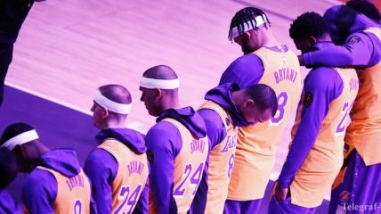 Баскетболист Лейкерс разрыдался во время церемонии в память о Коби (Видео)