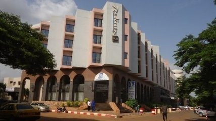 В Мали террористы захватили отель