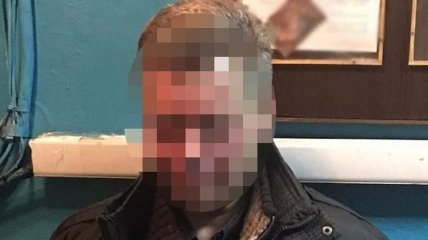 В Киевском метро пассажир напал на полицейского