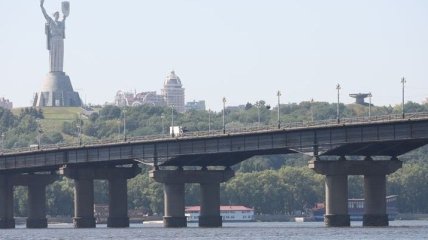 ДТП на мосту Патона в Киеве: повреждены 6 авто и автобус 