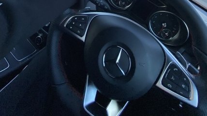 Mercedes-Benz GLA: компания рассекретила эскиз нового кроссовера