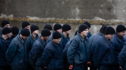 СМИ показали, как живут российские пленные в колонии