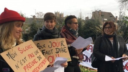Сотни француженок митинговали против сексуальных домогательств