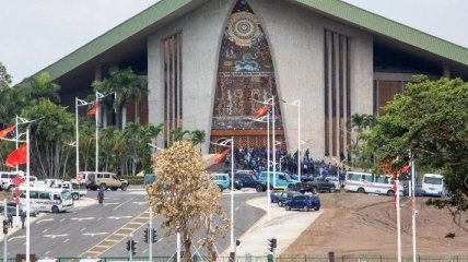 Полицейские и работники тюрем штурмовали парламент Папуа-Новой Гвинеи