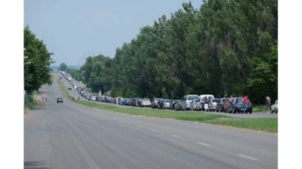 На выездах из Донецка образовались километровые пробки