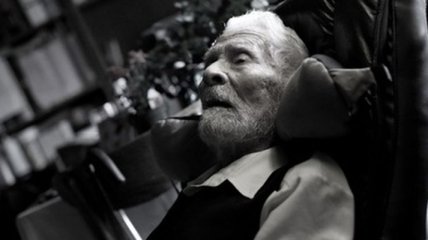 Умер самый старый мужчина в мире