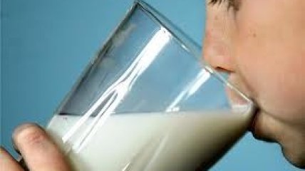 Подросткам запрещено пить молоко
