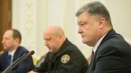Порошенко заявил о финансовой ответственности "Самопомощи" и "Батькивщины" за блокаду ОРДЛО 