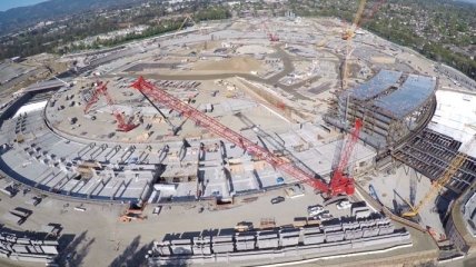 Новая аэросъемка с места строительства новой штаб-квартиры Apple (Видео)