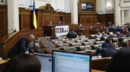 Депутаты предложили Порошенко "безотлагательно" уволить Гонтареву 