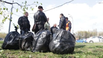 Власти Киева очистили столицу от 5 кубометров мусора