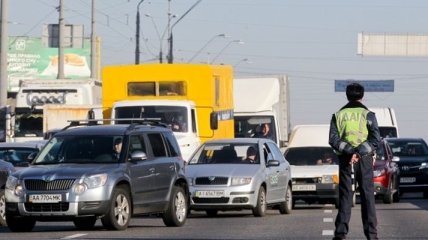 В Киеве у Дарницкого моста произошло масштабное ДТП