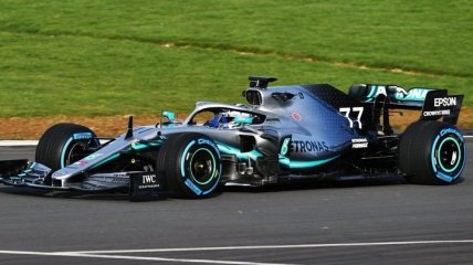 Мерседес представил болид на новый сезон Формулы-1