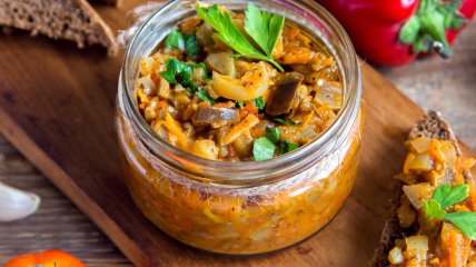 НЕбабушкины закрутки: баклажанная икра по рецепту кулинарного блогера