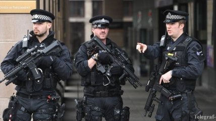 Взрыв в Манчестере: Полицейские на улицах Британии получат военную поддержку