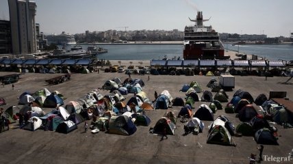 Полиция Греции начала принудительную евакуацию лагеря беженцев